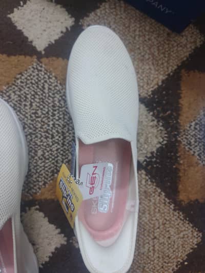 New Skechers Hands-Free Slip-ins: GO WALK Joy - Vela