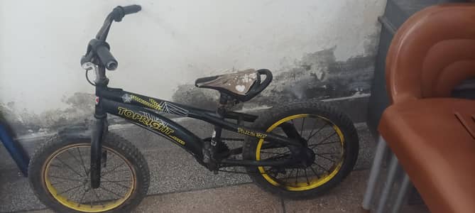 kids bicycle for sale in good condition bhari or mazbot hai