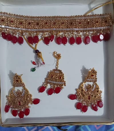 Beautiful Kundan choker set.