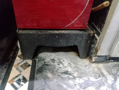 new condition water despenser in genman condition home used.