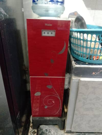 new condition water despenser in genman condition home used.