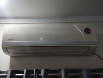 Dawlance 1 Ton AC.