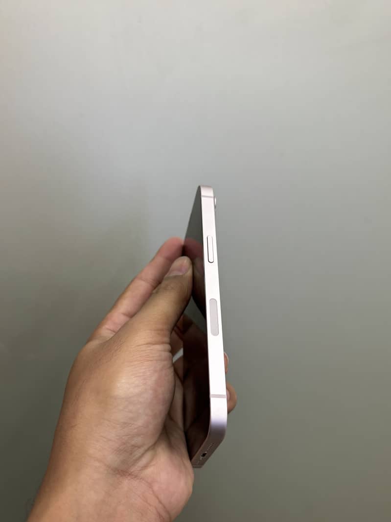 Apple iPhone 13 2