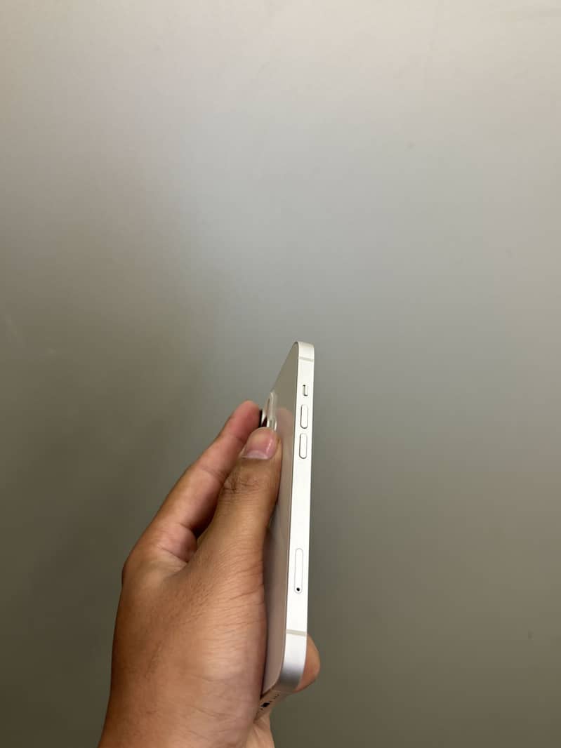 Apple iPhone 13 4