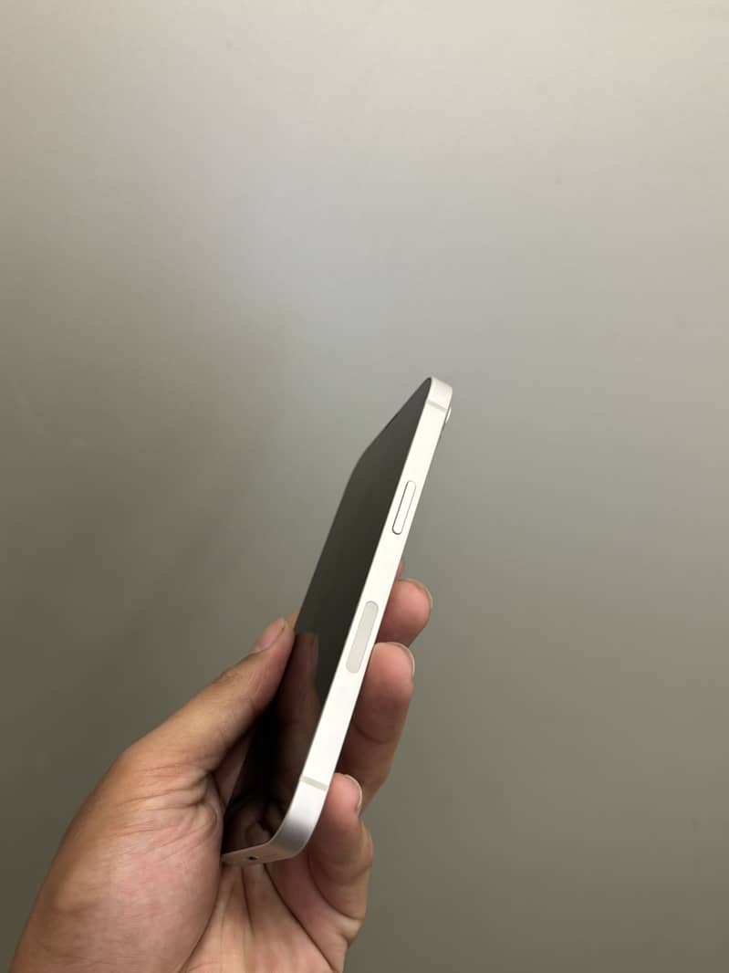 Apple iPhone 13 5