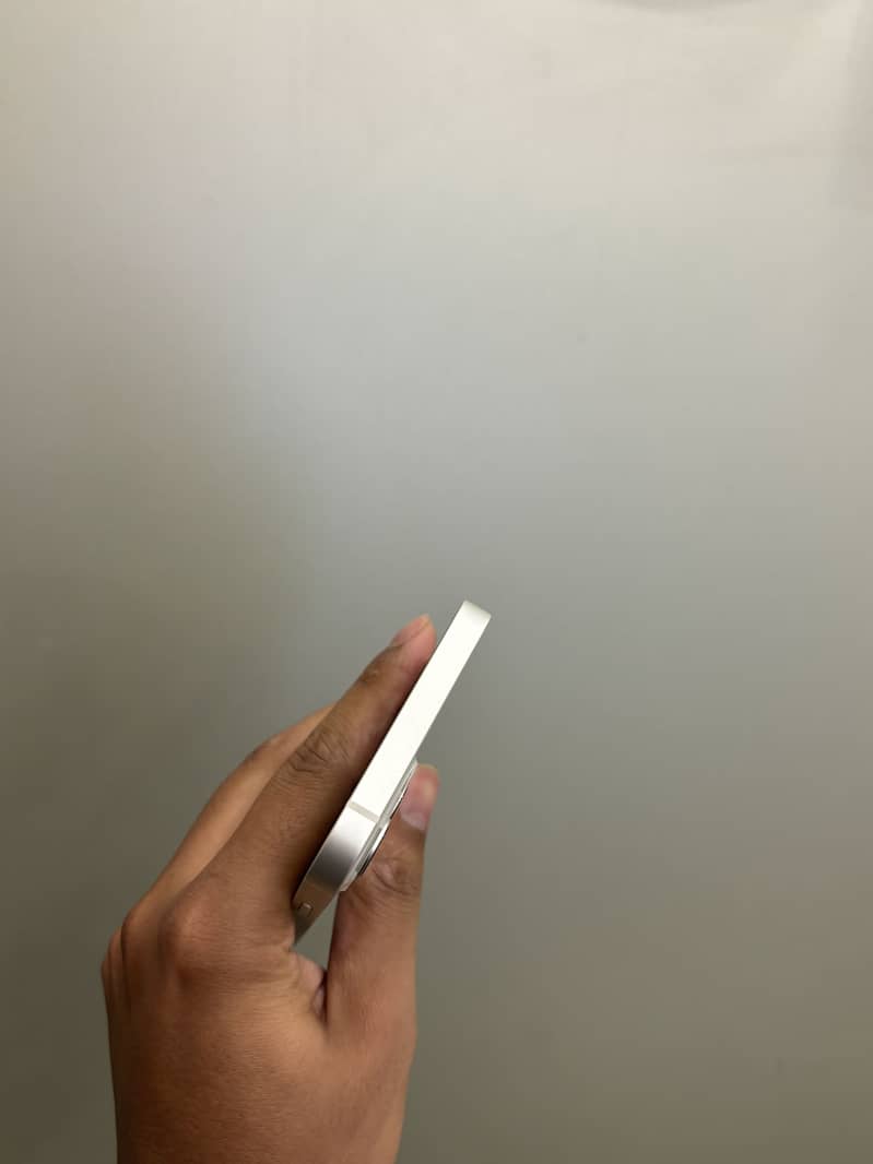 Apple iPhone 13 7