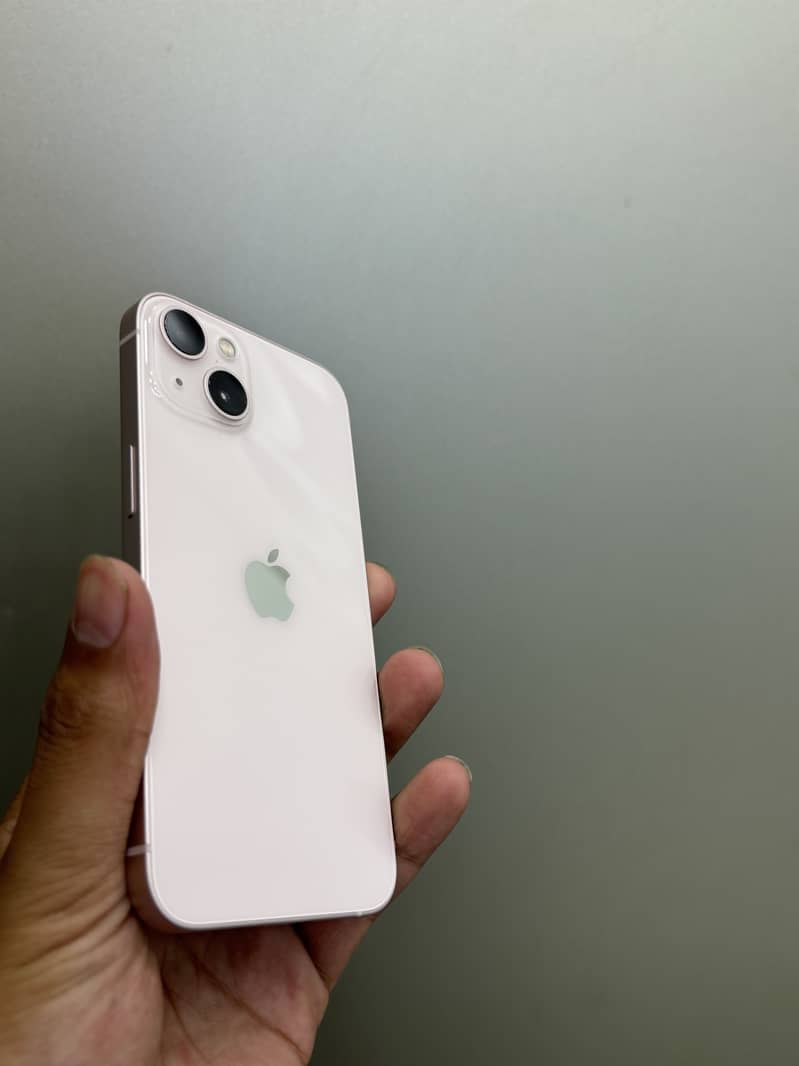 Apple iPhone 13 8