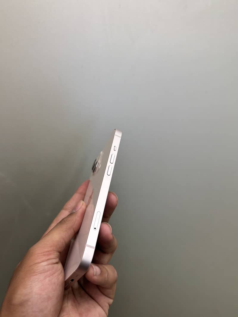 Apple iPhone 13 9