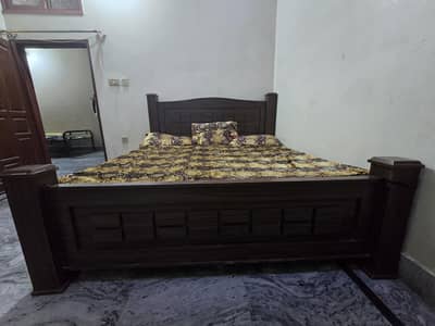 Bed, Wardrobe and Dressing Table for Sale. .