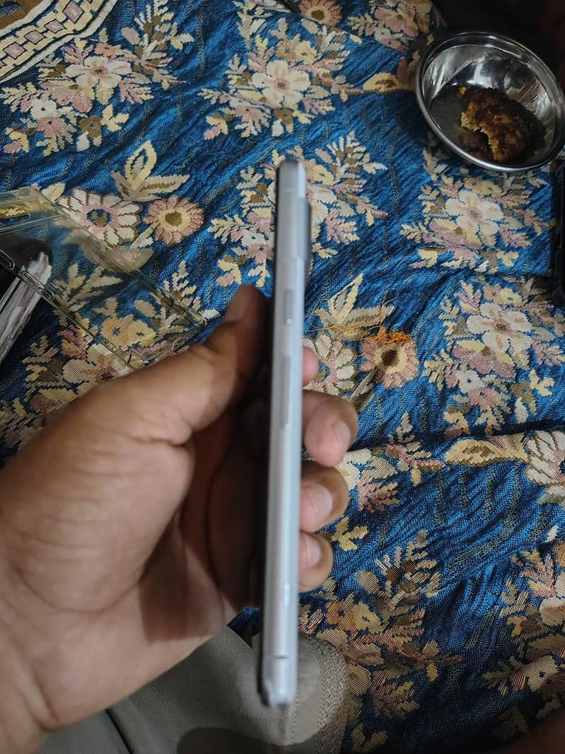 Google Pixel 7 4
