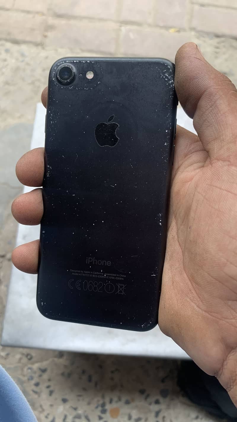 Apple iPhone 7 1