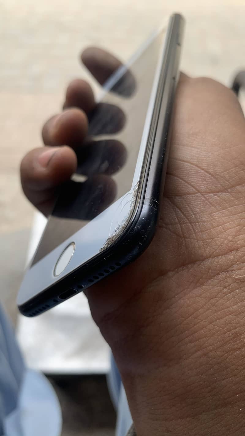 Apple iPhone 7 2