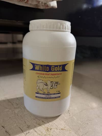 White and Gold mineral mixture