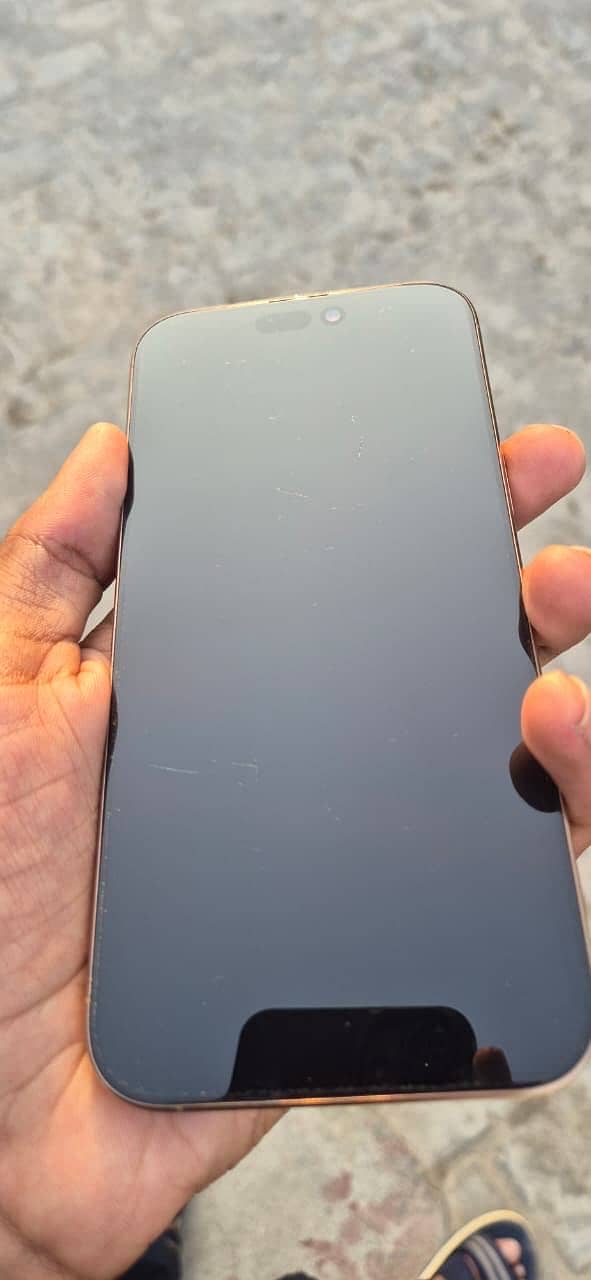 Apple iPhone 16 Pro Max 2