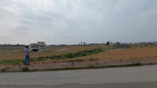 10 Marla Boulevard Plot F-3 Block, Bahria Town Phase 8 | Back Open | Down Payment 45 Lac Only | Total 65 Lac