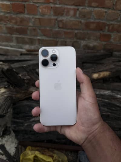 iPhone 16 Pro Max jv