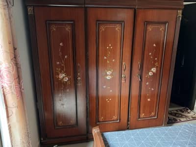 Double bed+wardrobe+side table/Good condition