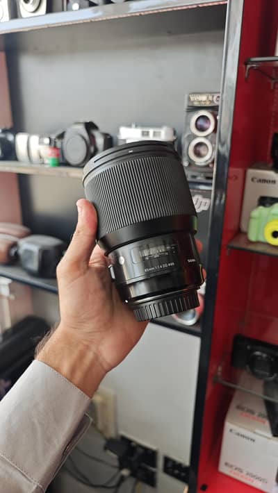 Sigma 85mm 1.4 art lens Canon mount