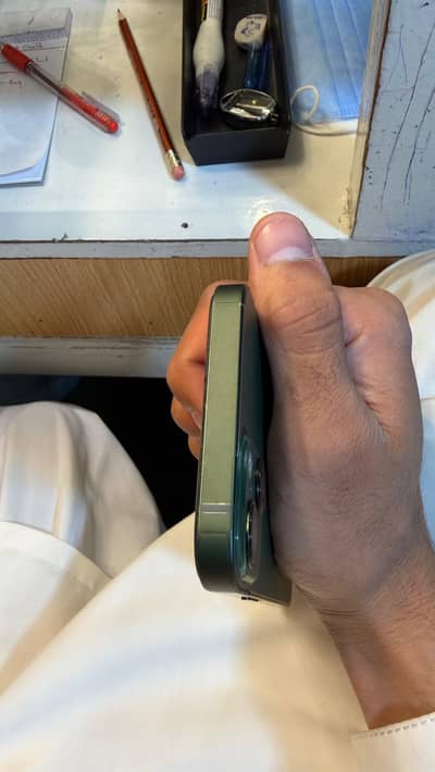 Apple iPhone 13