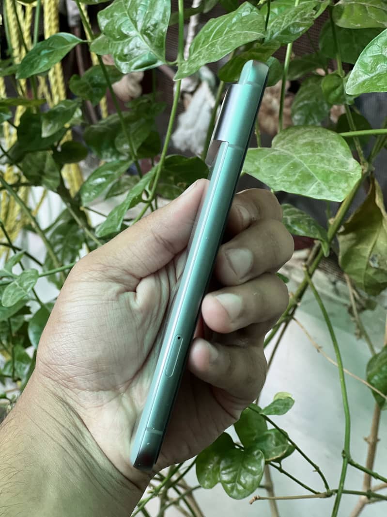 Google Pixel 8 4