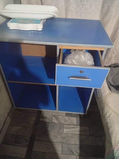 almari counter and 2 banch for sale