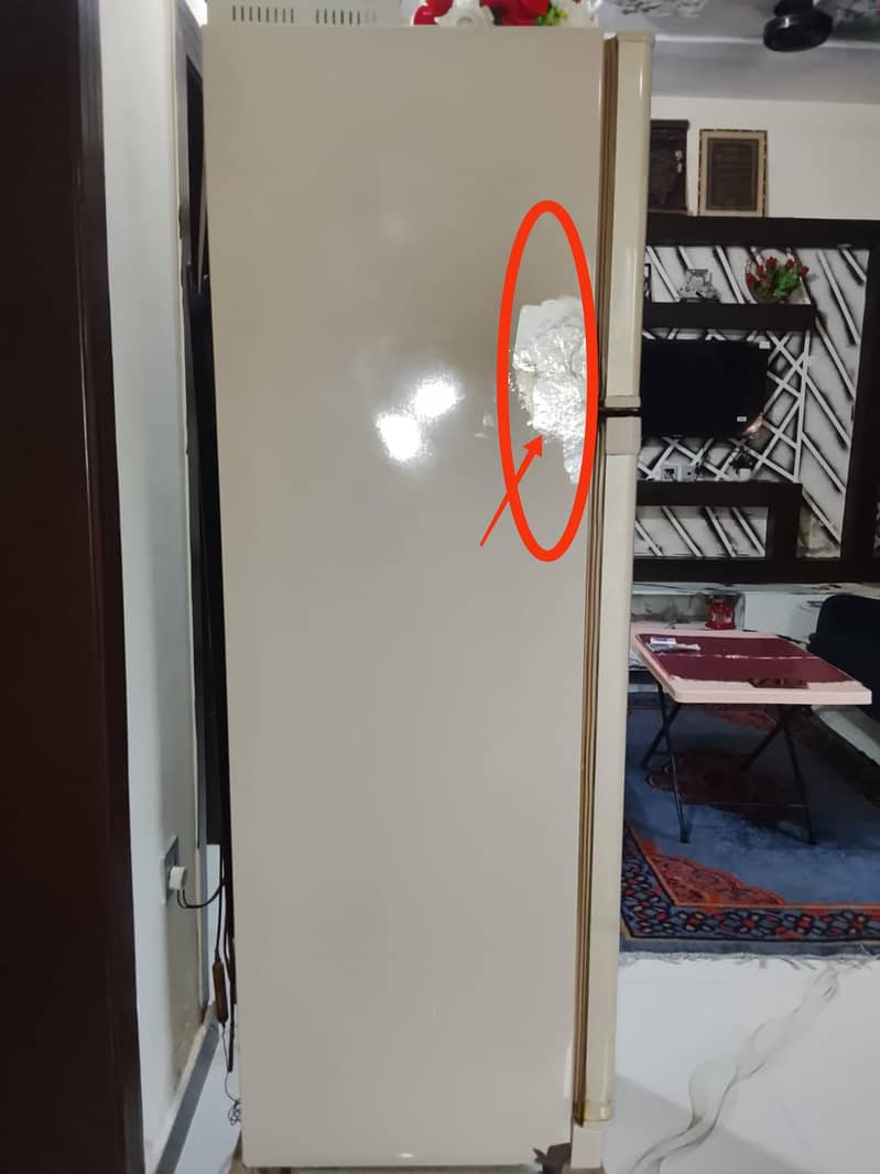 ساف ستھرا چلتی ہوئی کنڈیشن میں فریج برائے فروخت 2