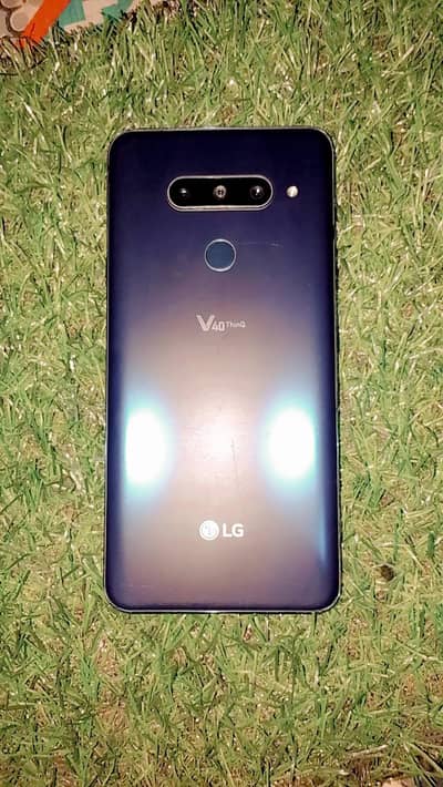 LG V40 ThinQ