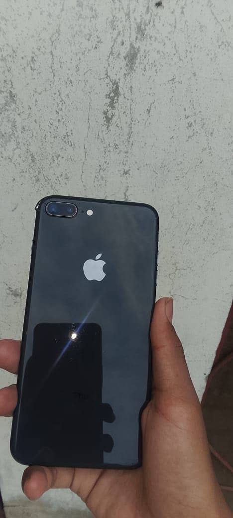 Apple iPhone 8 Plus 3
