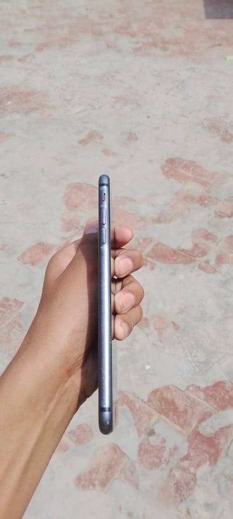 Apple iPhone 8 Plus 4