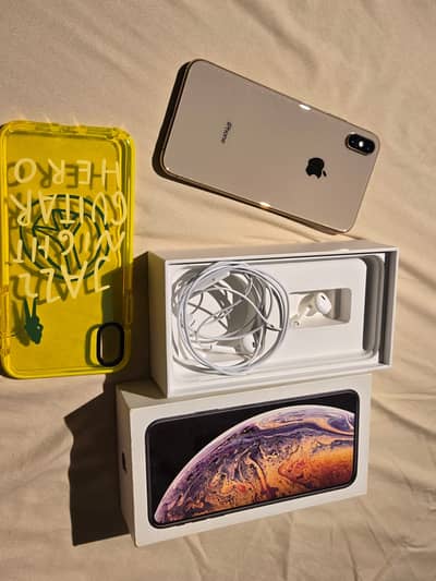 10/10 SCRATCHLESS IPHONE XS MAX 64GB PTA APPROVED