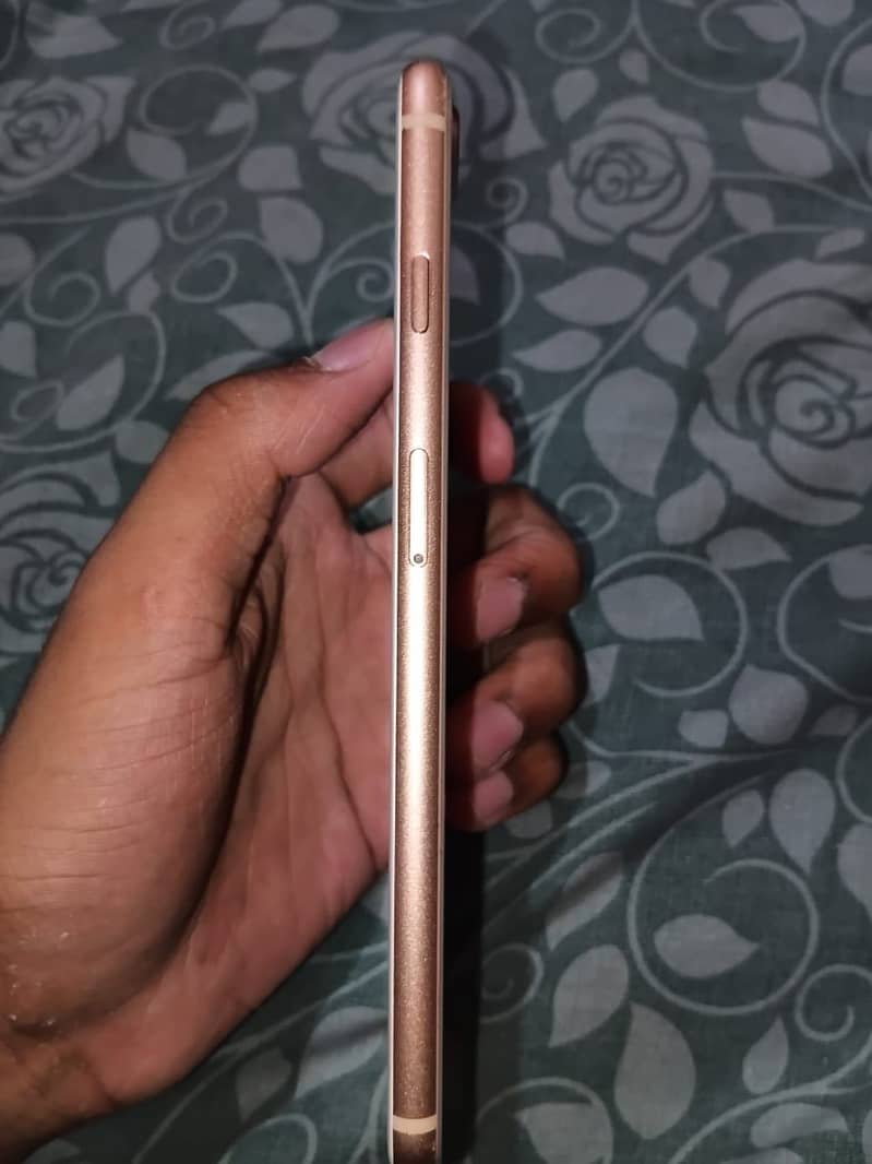 Apple iPhone 8 Plus 3