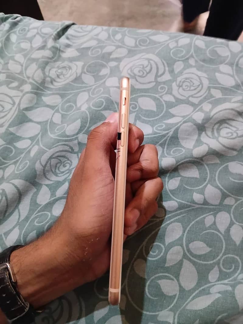 Apple iPhone 8 Plus 4