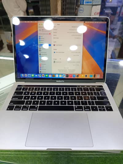 MacBook pro 2019 13 inch display good condition