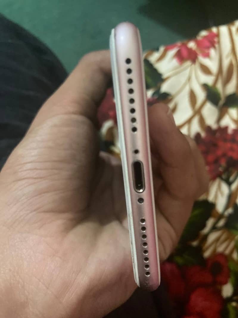 Apple iPhone 7 Plus 3
