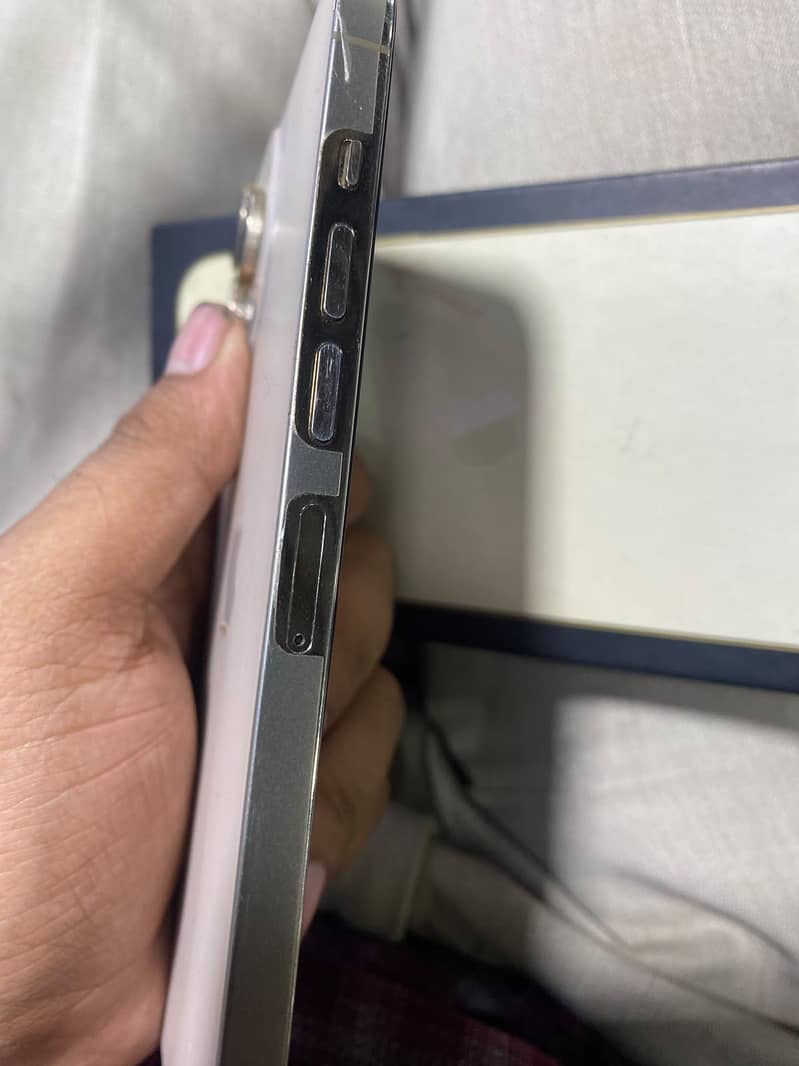 iphone 13 pro max 4
