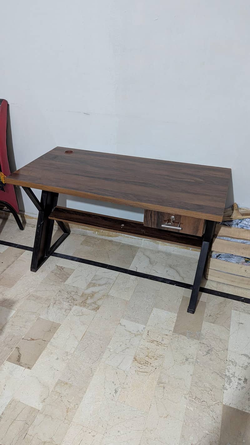 Computer Table 1