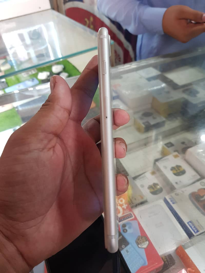 Apple iPhone 7 Plus 4