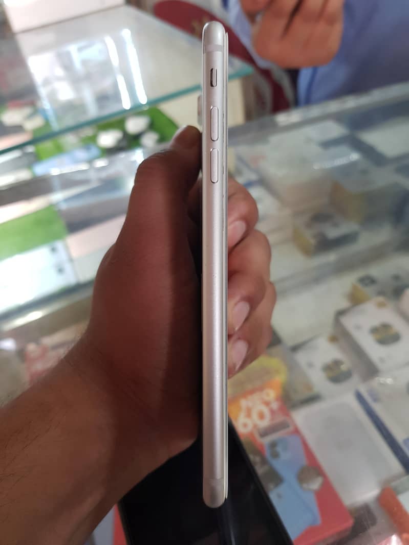 Apple iPhone 7 Plus 5