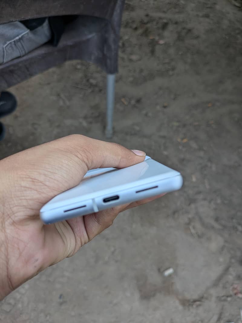 Google Pixel 7 4