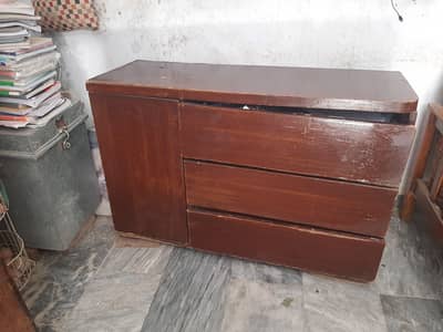 small drawer or Almirah