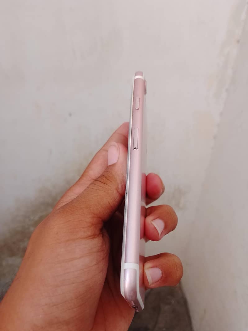 Apple iPhone 7 1