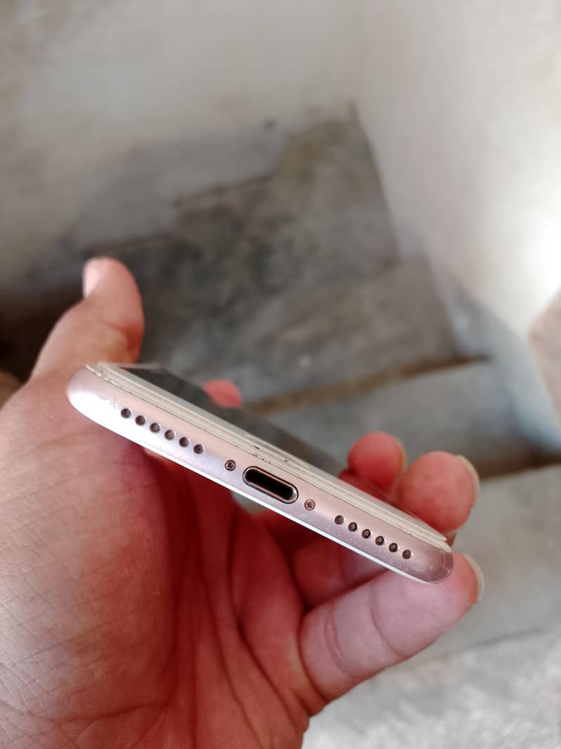 Apple iPhone 7 2