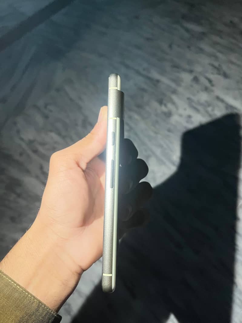 Google Pixel 7 4