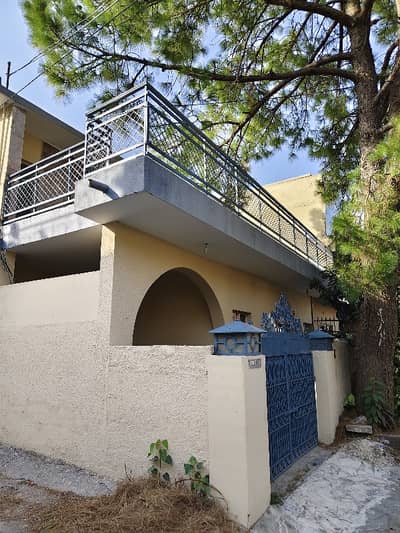 i-9/corner size 30-50 double story house for sale ideal location