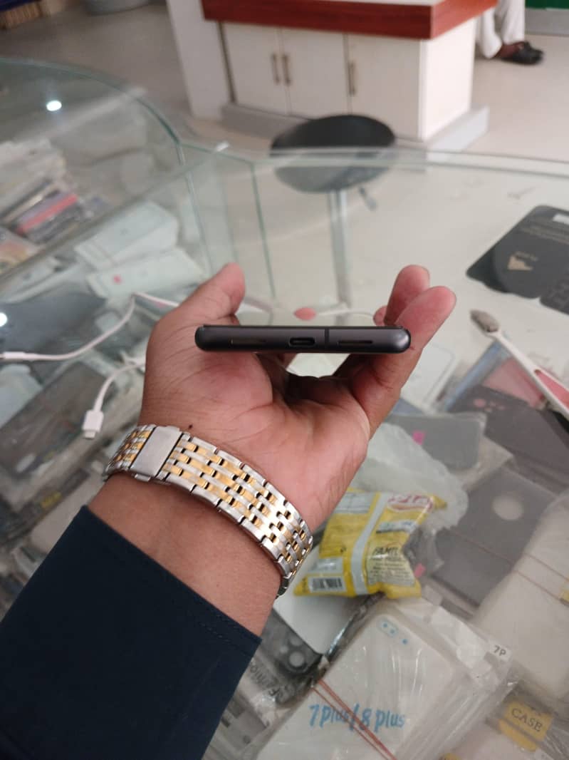 Google Pixel 7 4
