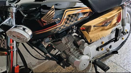 HONDA 125,S GOLD BLACK  scracthless 100% jenuine