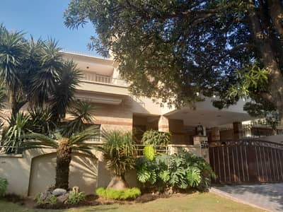 F-11/2 Beautiful Ground Portion Near To Tehzeeb Size 400/Gaz Reasonable Rent
