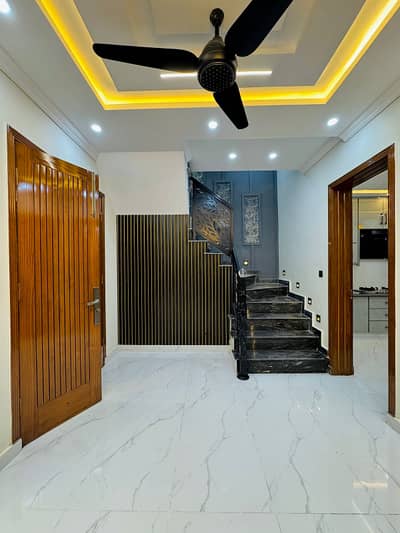 stylish 5 marla house available for rent