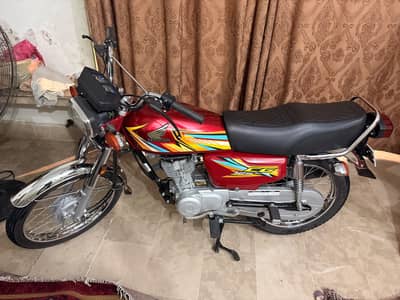 New bike ha blkul koi kam nh hai bike ma