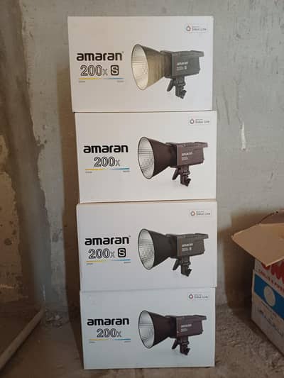 Studio Light Amaran 200x